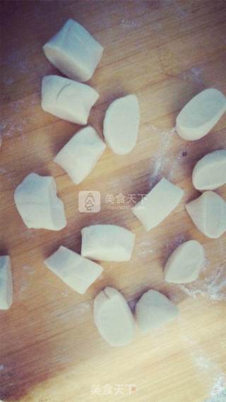 手工韭菜香菇猪肉饺子的做法步骤：11