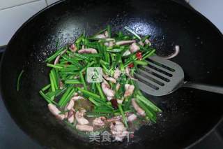 韭菜薹炒鱿鱼的做法步骤：4