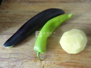 茄丝炒土豆丝的做法步骤：1