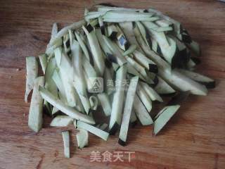 茄丝炒土豆丝的做法步骤：2