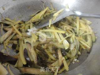 茄丝炒土豆丝的做法步骤：6