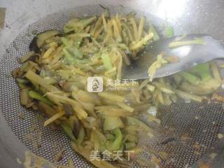 茄丝炒土豆丝的做法步骤：8