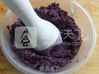 紫薯银丝卷的做法步骤：1