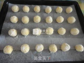 黄金椰蓉球的做法步骤：8