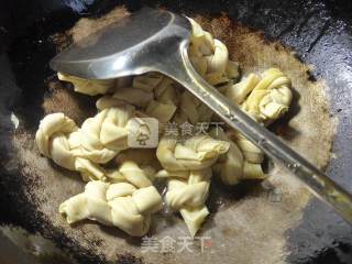 尖椒烧千张结的做法步骤：3
