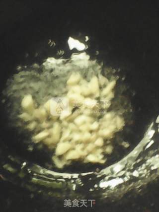 煸炒空心菜的做法步骤：1