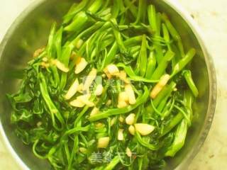 煸炒空心菜的做法步骤：3