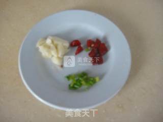 腊肠炒三丁的做法步骤：3