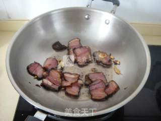 腊肉手撕甘蓝的做法步骤：7