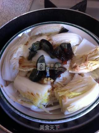 粉丝皮蛋蒸大白菜的做法步骤：6