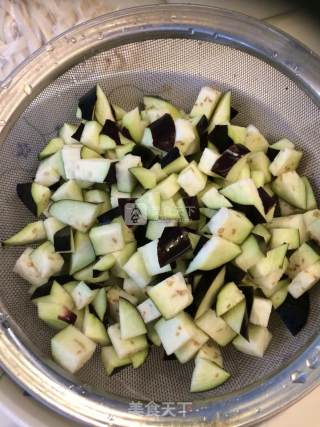 茄子肉末干拌面（2人份）的做法步骤：1