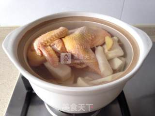 【夏笋炖土鸡】的做法步骤：5