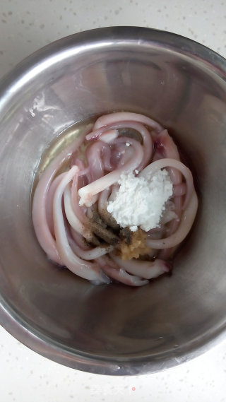 酥脆鱿鱼须的做法步骤：3