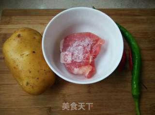 清炒瘦肉土豆丝的做法步骤：1