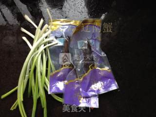 葱烧海参的做法步骤：1