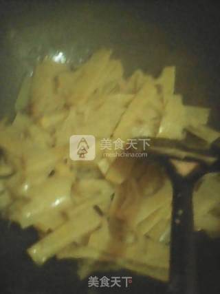 竹笋炒肉的做法步骤：5