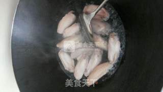 可乐鸡翅的做法步骤：1