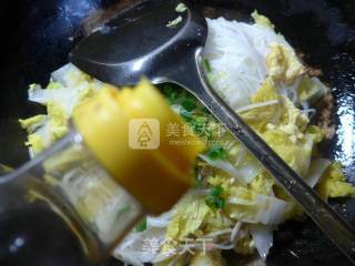鸡蛋娃娃菜炒米线的做法步骤：10