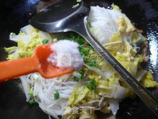 鸡蛋娃娃菜炒米线的做法步骤：11