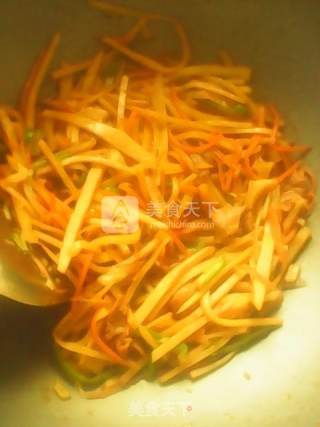 猪肉笋丝炒河粉的做法步骤：6