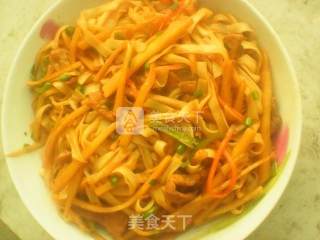 猪肉笋丝炒河粉的做法步骤：8