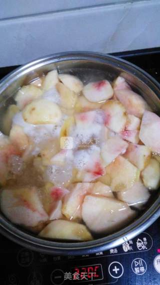 冰糖水蜜桃的做法步骤：3