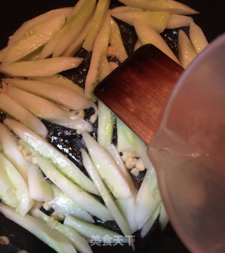 黄瓜炒鸡蛋的做法步骤：6
