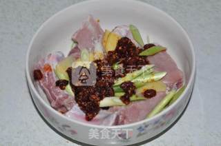 老干妈酱香排骨的做法步骤：3