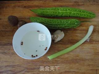酿苦瓜的做法步骤：1