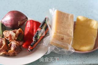 火腿花边培根披萨的做法步骤：7