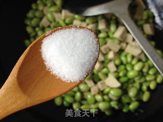 毛豆米炒豆丁的做法步骤：7