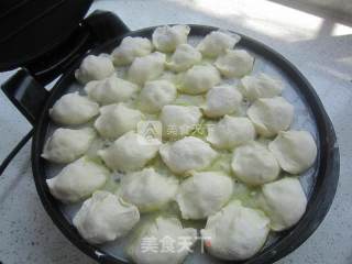 电饼铛做“水煎包”的做法步骤：5