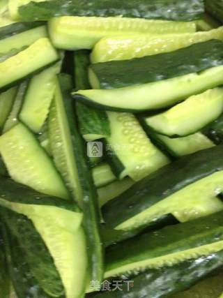 下饭菜之酱黄瓜的做法步骤：2