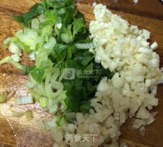 蚝油炒豆芽的做法步骤：2