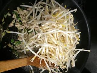 蚝油炒豆芽的做法步骤：6