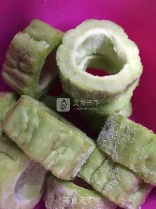 酿苦瓜的做法步骤：1