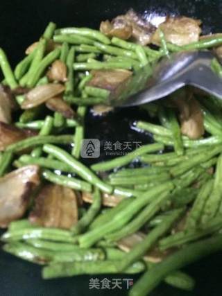 五花肉煸炒无筋豆的做法步骤：7