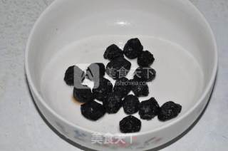 酸梅汤的做法步骤：1