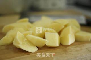土豆炖牛肉的做法步骤：3