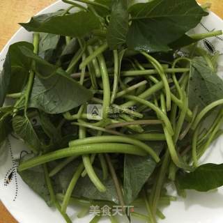 小炒红薯藤的做法步骤：3