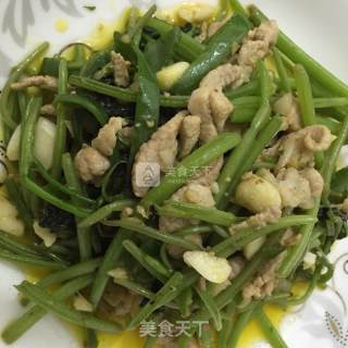 小炒红薯藤的做法步骤：4