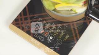 如何简单制作滋润养生水果茶的做法步骤：3
