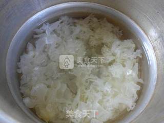 黄桃银耳的做法步骤：3