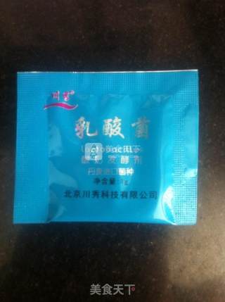 蓝莓果酱酸奶的做法步骤：2