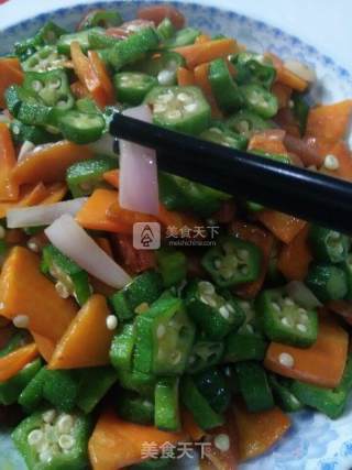 五彩缤纷~秋葵洋葱爆香肠的做法步骤：12