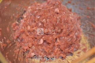 多汁水煎饺的做法步骤：2