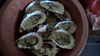 蒜蓉生蚝的做法步骤：1
