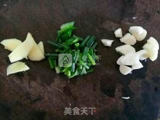 板栗烧鸡翅的做法步骤：2