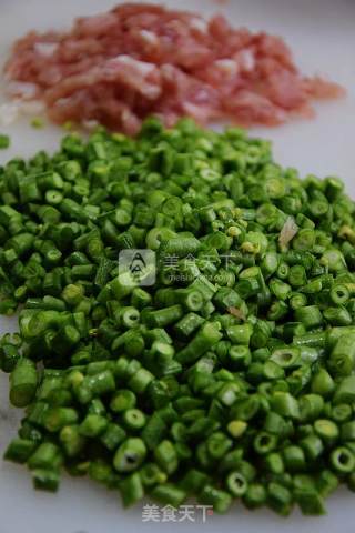夏日当季的下饭菜【大对虾酱肉末豇豆】的做法步骤：2