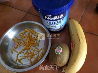 水果撞酸奶的做法步骤：1